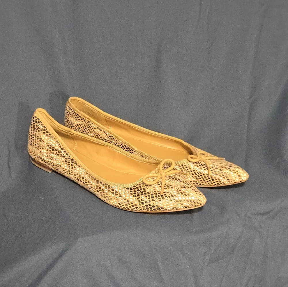 Banana Republic Snakeskin Flat Dress Shoes - Bow Detail - Size 7